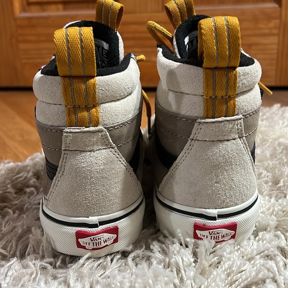 Vans - Picture 3 of 6